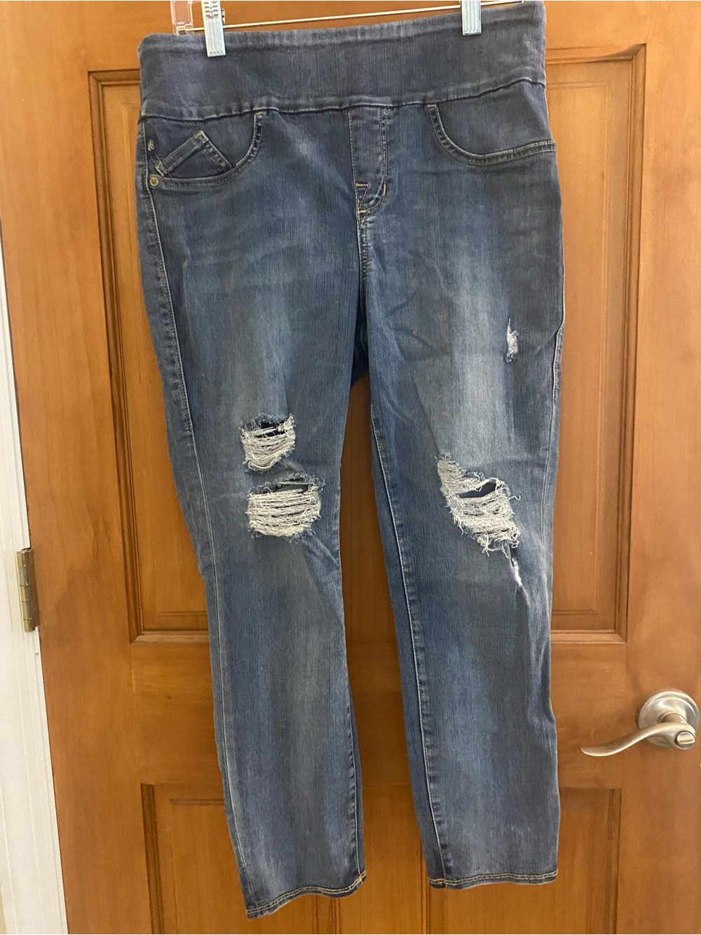 Rock & Republic Fever Pull On Cropped Jeans